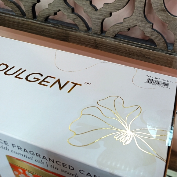 SIMPLY INDULGENT 3-Piece Fragranced Candle Set - Picture 4 of 14